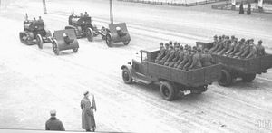  S-60 tractors are towing 152mm howitzers M1909/30. mid. 30s